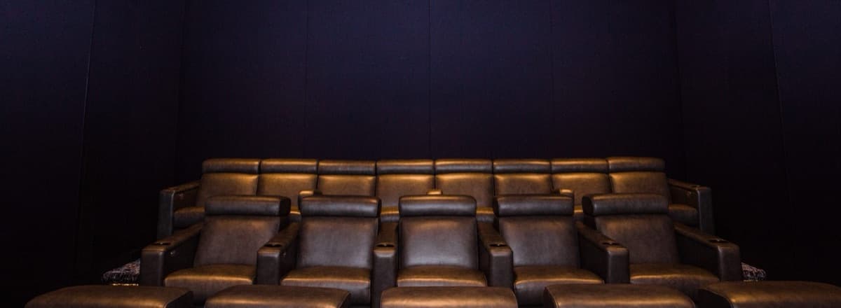 Butacas de cine en casa en primer plano